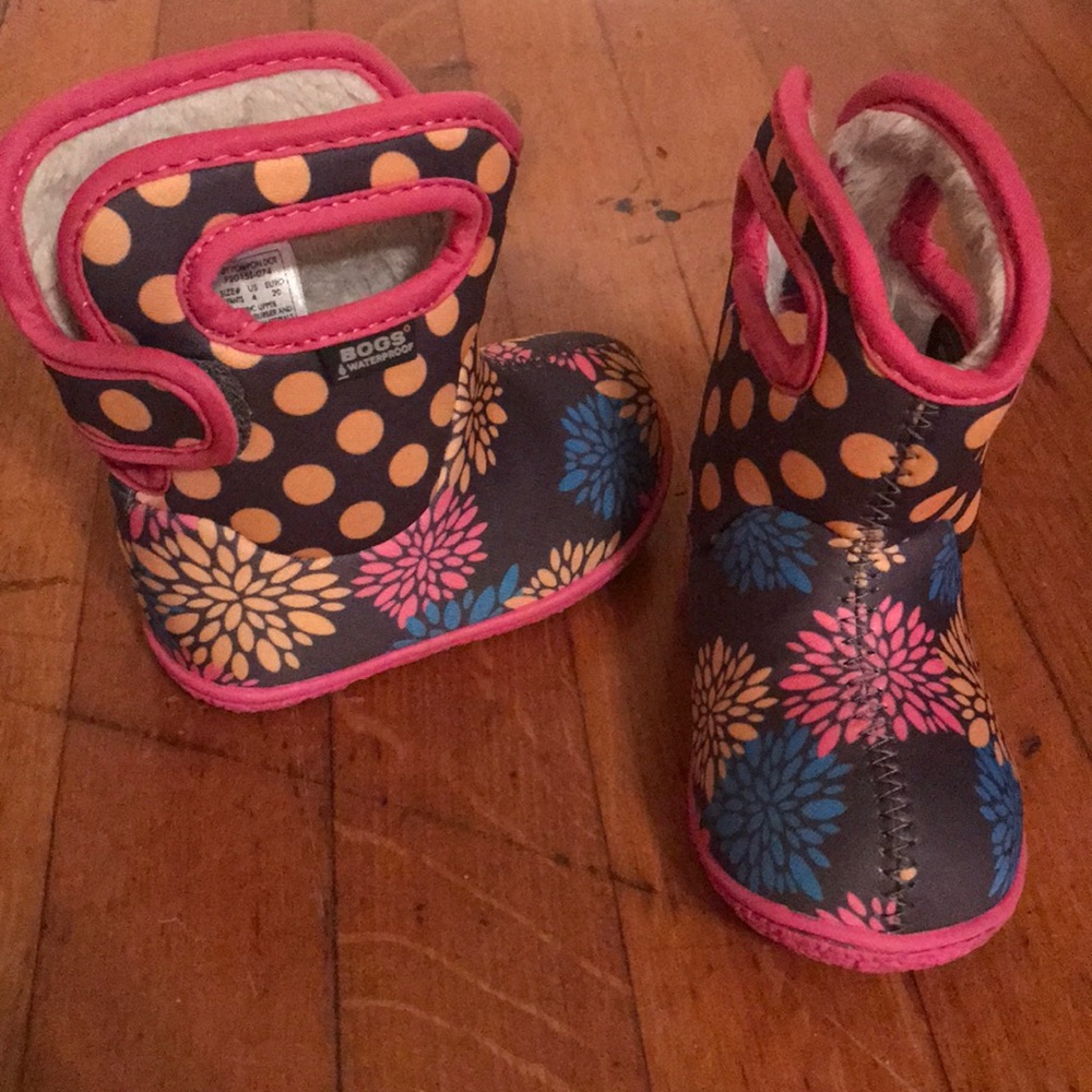 BOGS Size 4 Baby Pompon Dot Rain and Snow Shoes